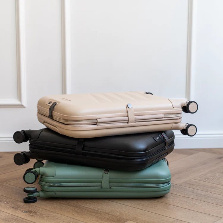 Expandable Lightweight Hard-Shell Luggage Set