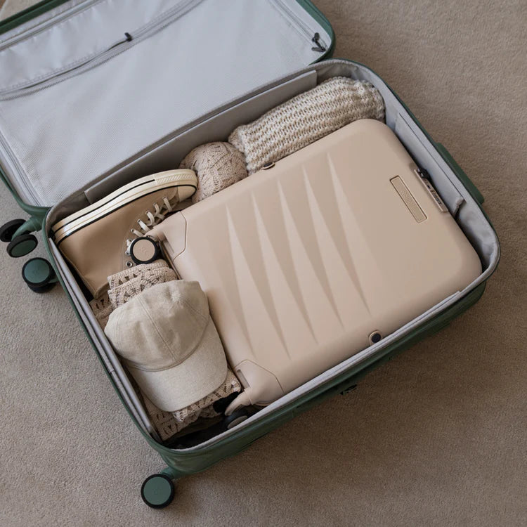 Expandable Lightweight Hard-Shell Luggage Set
