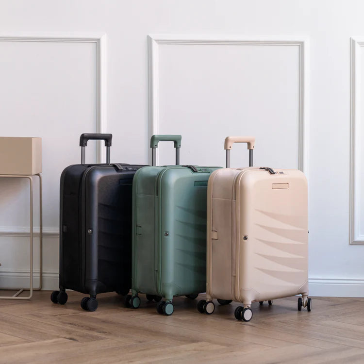 Expandable Lightweight Hard-Shell Luggage Set